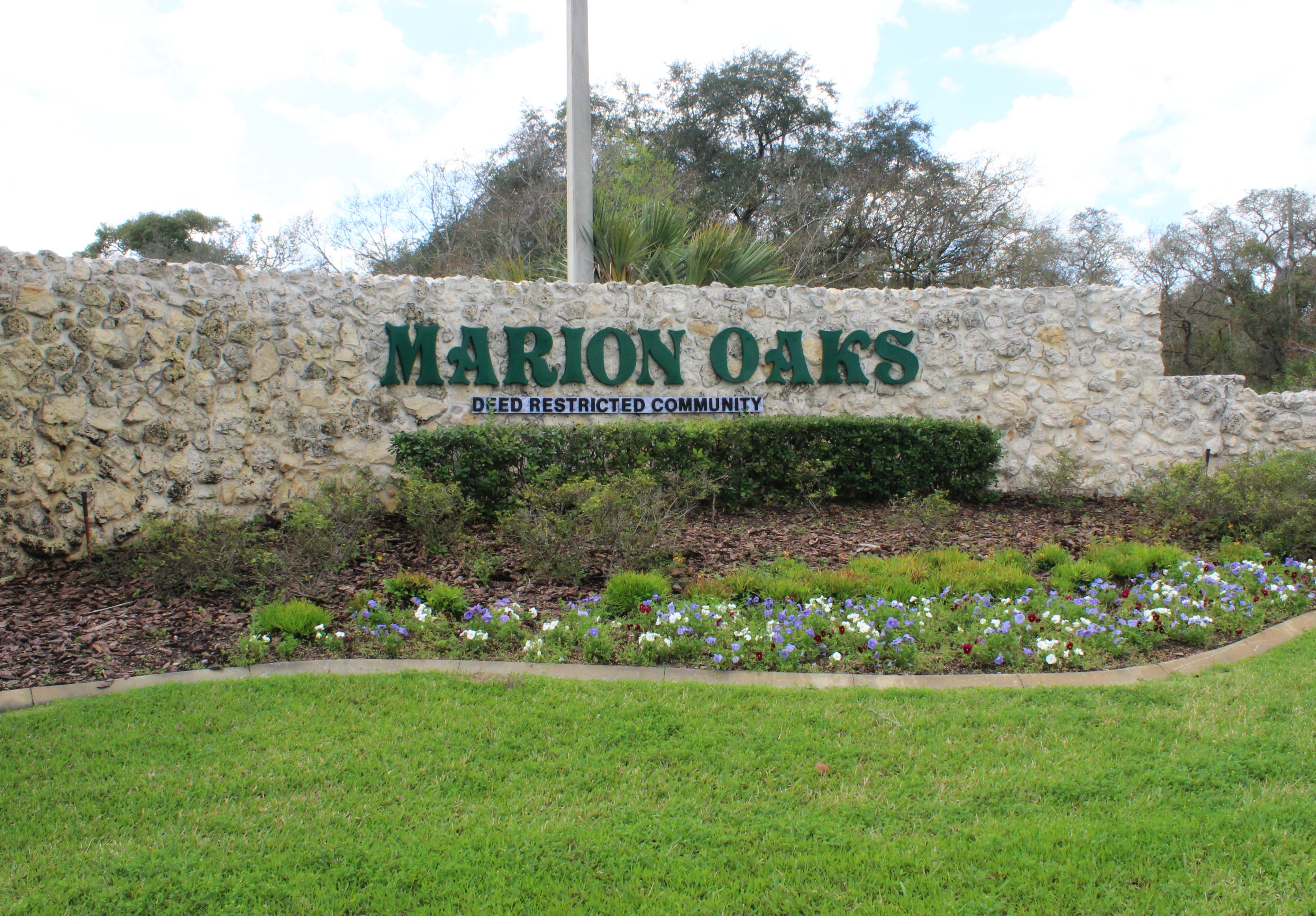 marion oaks entrance monument